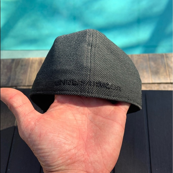 Mens UnderArmour fitted hat - Picture 2 of 3